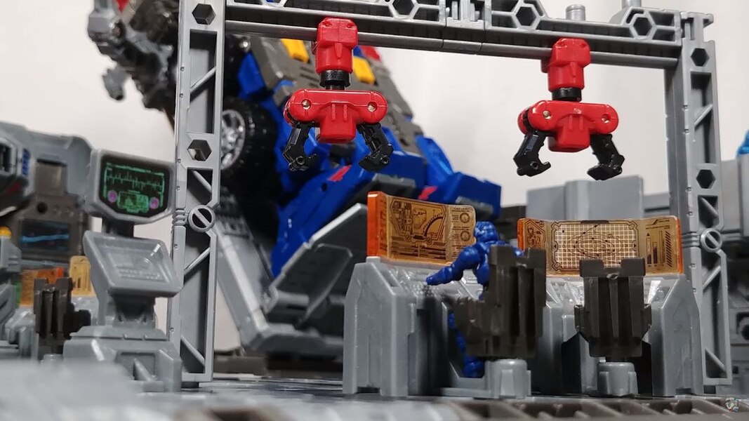 Diaclone DA 65 Battle Convoy V Max In Hand Review  (30 of 57)